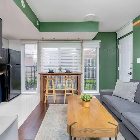 1Bd In Liberty Village Beside Lake